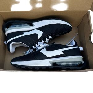 Nike Black & White Air Max Sneakers